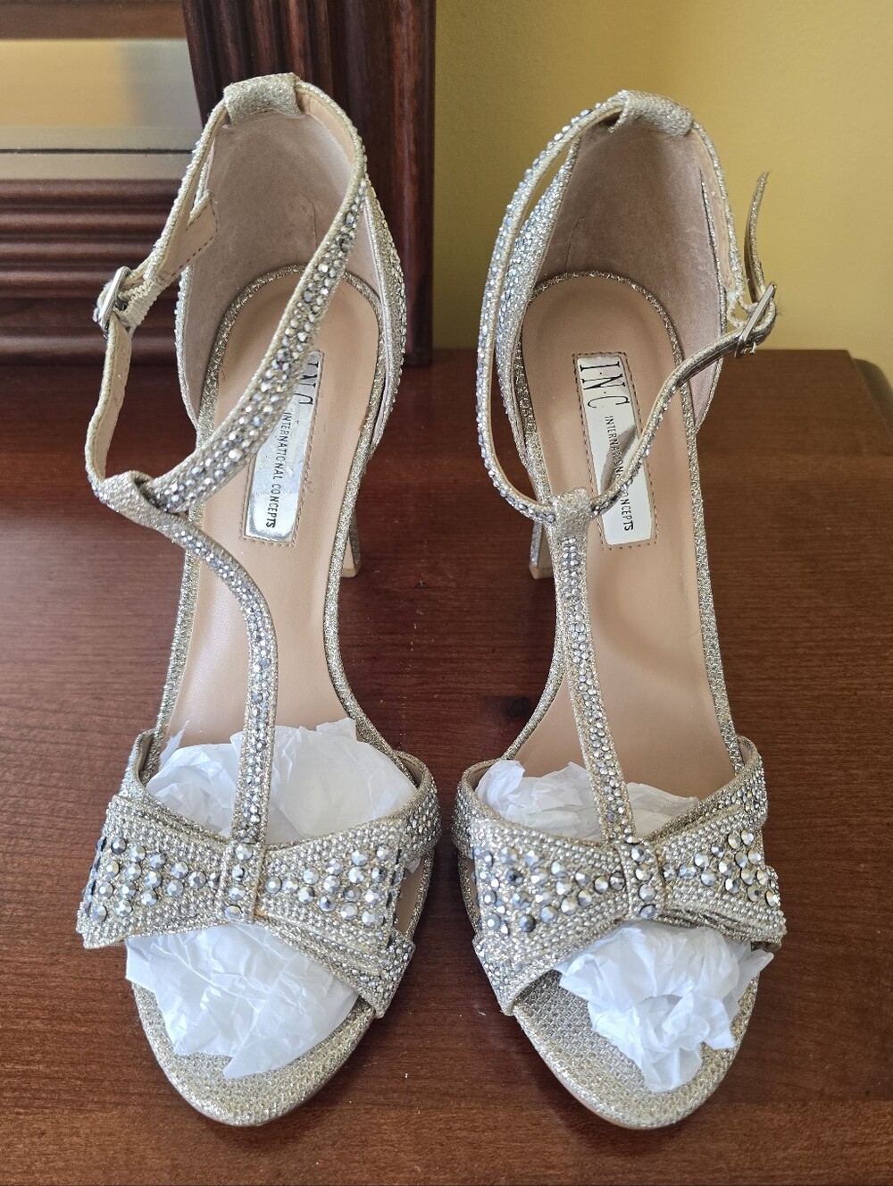 INC International Concepts Gold Beaded T-Strap Heels with Bow Accent 7.5W